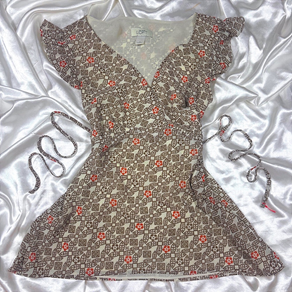 y2k Blouse Cream Excellent LOFT Flutter Sleeve Geometric Floral Tie Waist Top 6